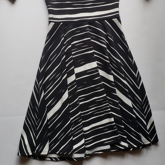 SOLD Lularoe Nicole Dress - Picture 2 of 4